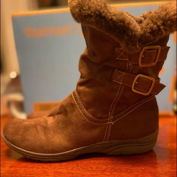 Earth Spirit Shoes Earth Spirit Suede Boots With 2 Buckles And Fur Outline Size 1 Women Poshmark